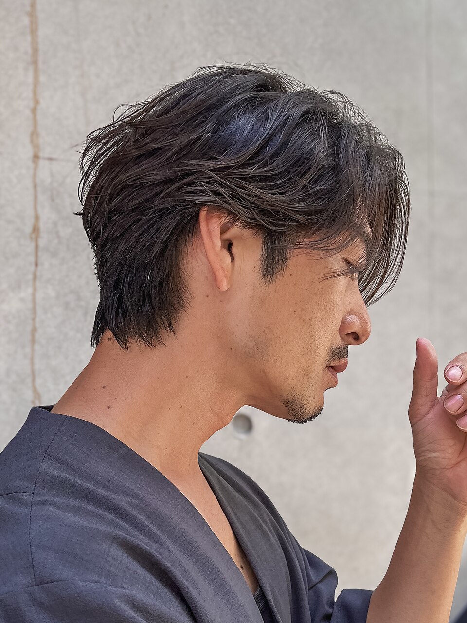 大人フェザーパーマ・メンズ毛流れニュアンスパーマ スタイル写真